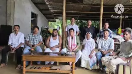 মাৰ্ঘেৰিটা: জটিল ৰোগত আক্ৰান্ত হোৱা ডিৰাক সোণজানৰ গুণীন কলিতাক তেঁওৰ বাসগৃহত গৈ ৯০ হাজাৰ টকাৰ চেক প্ৰদান বিধায়ক সুৰেন ফুকনৰ