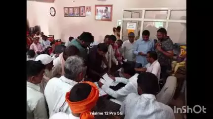 मोहम्मदी: भाजपा विधायक लोकेंद्र प्रताप सिंह ने जनता की समस्याएं सुनीं
