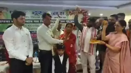 मेदिनीनगर (डालटनगंज): अंतर्राष्ट्रीय विधवा दिवस पर पोलपोल के पवन ने विडो पूजा का थामा हाथ, मेदिनीनगर में हुई शादी