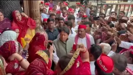 मथुरा: वृंदावन में कॉरिडोर के विरोध प्रदर्शन में शामिल हुए सपा राज्यसभा सांसद, गुसाईयों को दिया अपना समर्थन