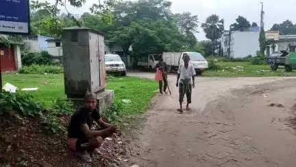 বালুরঘাট: দক্ষিণ দিনাজপুর জেলার বিনশিরা এলাকায় এক ব্যক্তির ঝুলন্ত দেহ উদ্ধারে চাঞ্চল্য