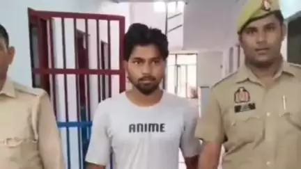 धनौरा: मुखबिर की सूचना पर बछरायूं पुलिस ने गांव मोहनपुर से वारंटी को तमंचे के साथ किया गिरफ्तार