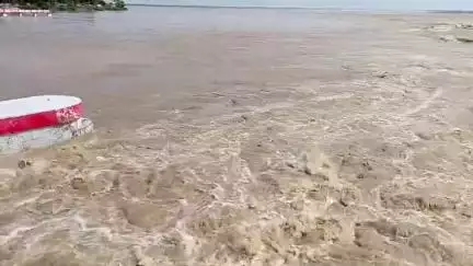 बसंतपुर: कोसी नदी का जलस्तर 1,06,335 क्यूसेक तक पहुंचा, 11 फाटक खोले गए, जलस्तर में और वृद्धि की आशंका