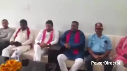 कर्वी: कर्वी के पीडब्ल्यूडी गेस्ट हाउस में भागीदारी पार्टी के पदाधिकारियों की हुई समीक्षा बैठक