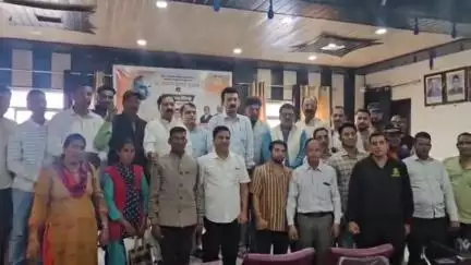 लोहाघाट: भाजपा कार्यकर्ताओं ने जनसंघ के संस्थापक डॉ. श्यामा प्रसाद मुखर्जी की पुण्यतिथि को बलिदान दिवस के रूप में मनाया