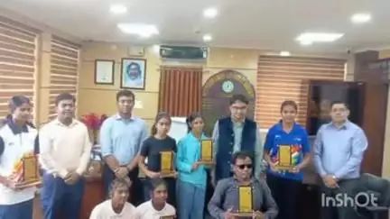 रामगढ़: अंतरराष्ट्रीय ओलंपिक दिवस पर उपायुक्त ने खिलाड़ियों को कार्यालय में किया सम्मानित