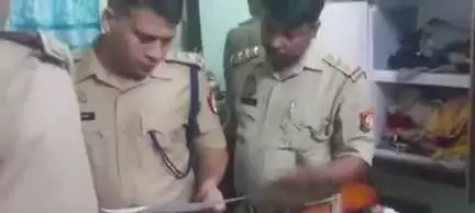 मुगलसराय: मढ़िया गांव में चोरों ने किया चोरी, नेपाल गए परिवार के लगभग 25 लाख रुपए के जेवर और नगदी गायब
