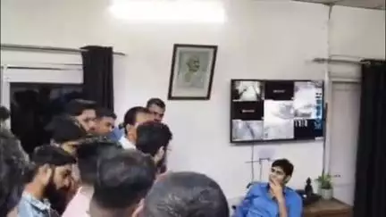 लाडपुरा: वेतन भुगतान को लेकर एमबीएस अस्पताल के संविदाकर्मियों ने अधीक्षक का किया घेराव, हड़ताल की चेतावनी दी