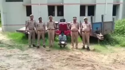 बेहट: छुटमलपुर कट से पुलिस ने शातिर चोर को चोरी की ट्रॉली, ट्रैक्टर व नकदी के साथ किया गिरफ्तार