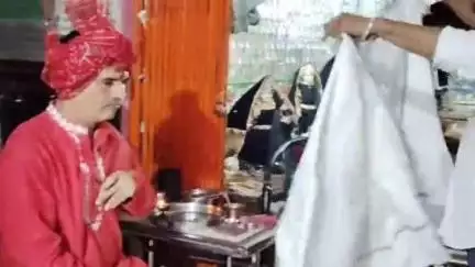 लटेरी: एसडीओपी ने जाने से पहले जनपद वाले माता मंदिर में की पूजा-अर्चना, समिति ने दी विदाई