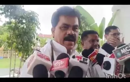 गया टाउन सीडी ब्लॉक: कांग्रेस नेता मोहन श्रीवास्तव ने एपी कॉलोनी के होटल में एनडीए सरकार पर साधा निशाना