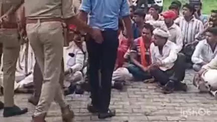 गोरखपुर: ईट भट्टे से गायब हुए युवक का पिपराइच पुलिस 10 दिन बाद भी नहीं लगा पाई सुराग, सपा जिलाध्यक्ष ने SSP से मिलकर की शिकायत
