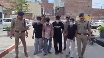 रुद्रपुर: रुद्रपुर कोतवाली पुलिस ने फायरिंग के आरोपी की वीडियो सोशल मीडिया पर डालने के मामले में चार युवकों को किया गिरफ्तार
