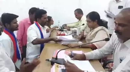 புதுக்கோட்டை: கக்கன் அமைச்சராக இருந்த காலத்தில் வேந்தன்பட்டியில் கொடுக்கப்பட்ட இடத்திற்கு பட்டா வழங்க விசிகவினர் கலெக்டரிடம் புகார் மனு