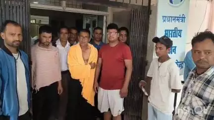 अल्मोड़ा: नगर से सटे माल गांव में गुलदार ने पिता-पुत्र पर किया हमला, दोनों घायल; बेस अस्पताल में चल रहा उपचार