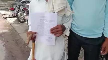 लखीमपुर: कोरैय्यातालुकेदारी के बुजुर्ग ने दबंगों पर लगाया भूमि पर कब्जा करने का आरोप, एसपी से लगाई न्याय की गुहार
