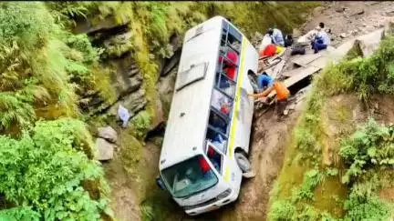 डुमरा: काठमांडू से लौट रही बस रौतहट में दुर्घटनाग्रस्त, सीतामढ़ी की दो महिलाएं और एक बच्चा जख्मी