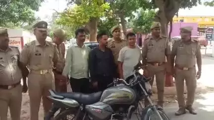शाहजहांपुर: थाना चौक कोतवाली पुलिस ने नकली नोट बनाने वाले गिरोह का किया खुलासा, ₹461000 के नकली नोट व कार के साथ 3 लोग हुए गिरफ्तार
