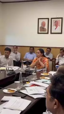 सांगानेर: उप मुख्यमंत्री दिया कुमारी ने शासन सचिवालय में पीडब्ल्यूडी के विकास कार्यों की की समीक्षा बैठक