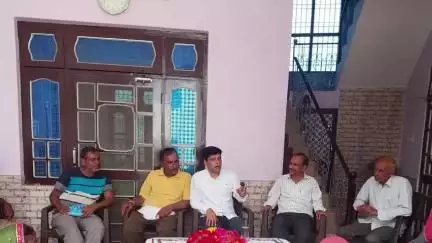 हमीरपुर: प्रदेश चेयरमैन असंगठित कामगार एवं कर्मचारी कांग्रेस राजीव राणा ने पूर्व सीएम वीरभद्र सिंह को दी श्रद्धांजलि