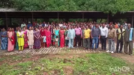 जगदलपुर: कर्मचारियों ने वेतन अंतराल राशि एवं वार्षिक वेतन वृद्धि की मांग को लेकर जिला कार्यालय में AC को सौंपा ज्ञापन