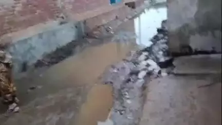 हमीरपुर: मिहुना में बारिश का पानी घरों में घुसा, ग्रामीण परेशान, ब्लाक प्रमुख से की शिकायत
