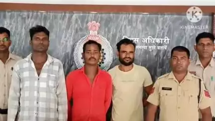 सक्ती पुलिस ने विशेष अभियान चलाकर अलग-अलग जगहों से 3 आरोपियों को गिरफ्तार किया, 30 लीटर महुआ शराब जब्त, 1 आरोपी फरार