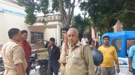 तिर्वा: पिपरौली गांव में भागवत भंडारे के दौरान करंट लगने से एक युवक की हुई मौत, शव को छोड़कर मेडिकल कॉलेज से भागे साथी