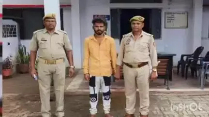 बिधूना: ऐरवाकटरा थाना पुलिस ने एक वांछित अभियुक्त को गिरफ्तार किया