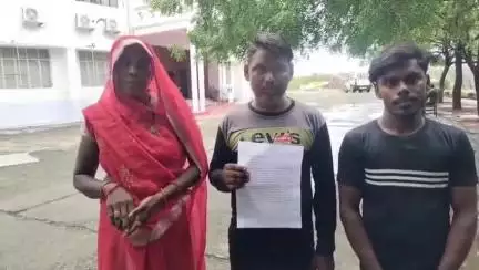 महोबा: नत्थूपुरा में अवैध कब्जा कर किसान की जमीन पर चल रहा ईंट भट्ठा, डीएम से न्याय की गुहार लगाई
