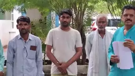 छतरपुर नगर: ग्राम निघवापुखरी में पुरानी रंजिश के चलते व्यक्ति को गोली मारी, एसपी कार्यालय में दिया आवेदन