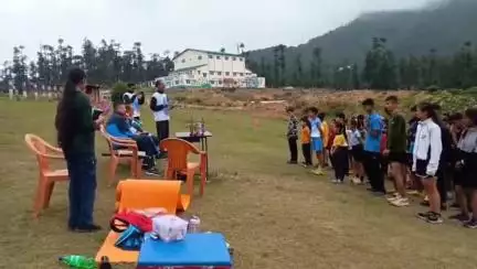 बाराकोट: विश्व ओलंपिक दिवस पर लोहाघाट के छमनियां स्टेडियम और जीआईसी खेल मैदान में आयोजित की गई विभिन्न खेल प्रतियोगिताएं