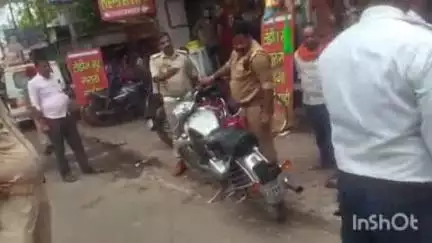 बहराइच: पीपल तिराहे के पास मोडिफाई बुलेट साइलेंसर पर यातायात पुलिस ने की कार्रवाई, ₹10 हजार का काटा चालान