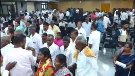సిద్దిపేట అర్బన్: ప్రజావాణి దరఖాస్తులను ఎప్పటికప్పుడు పరిష్కరించి సంబంధిత వివరాలను  శనివారంలోగా ఆన్లైన్లో పొందుపరిచాలి: కలెక్టర్ హైమావతి