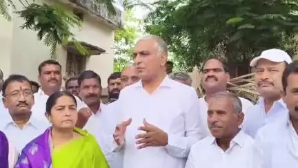 నర్సాపూర్: రాష్ట్ర ప్రభుత్వానికి గ్రామాల్లో చెత్తను తీసే సోయి కూడా లేదు: చిప్పల్ పూర్తి గ్రామంలో మాజీ మంత్రి హరీష్ రావు
