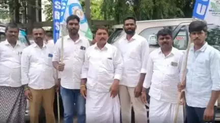 పత్తికొండ: విద్యార్థులకు ఫీజు రీయింబర్స్మెంట్ బకాయిలు ఇవ్వాలని పత్తికొండ నియోజకవర్గ వైసీపీ నేతలు డిమాండ్