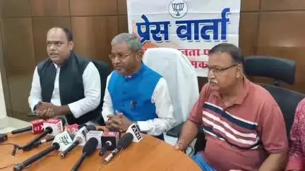 दुमका: BJP प्रदेश अध्यक्ष बाबूलाल मरांडी ने परिसदन में प्रेस वार्ता की, केंद्र सरकार की 11 वर्षों की उपलब्धियां गिनाईं