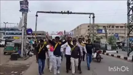 જિલ્લા આપ કાર્યાલય ખાતેથી વિસાવદર ઇલેક્શનમાં ગોપાલ ઇટાલીયાની ભવ્ય વિજય બાબતે ફટાકડા ફોડી, મો મીઠું કરાવી ખુશી વ્યક્ત