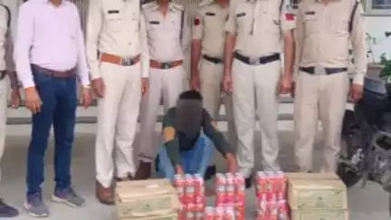 देवास: विजयगंज मंडी थाना पुलिस ने 4 पेटी अवैध शराब के साथ एक आरोपी को पकड़ा, बाइक ज़ब्त