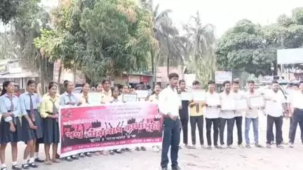 ওদালগুৰি: নামখোলাত পথ মেৰামতিৰ দাবীত ৰাজপথত টায়াৰ জ্বলাই আছুৰ প্ৰতিবাদী কাৰ্যসূচী ৰূপায়ণ