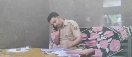 डूंगरपुर: NH-48 पर रतनपुर बॉर्डर के पास एक बंद बॉडी कंटेनर अनियंत्रित होकर डिवाइडर से टकराया, चालक की हुई मौत
