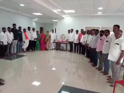 ಯಾದಗಿರಿ: ನಗರದ ಬಿಜೆಪಿ ಕಚೇರಿಯಲ್ಲಿ ಭಾರತೀಯ ಜನಸಂಘದ ಸಂಸ್ಥಾಪಕ ಡಾ.ಶ್ಯಾಮ್ ಪ್ರಸಾದ್ ಮುಖರ್ಜಿ ಪುಣ್ಯಸ್ಮರಣೆ