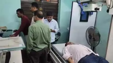 झाझा: मनीकुरा आश्रम के पास ई-रिक्शा को ट्रक ने मारी टक्कर, सोनो स्वास्थ्य केंद्र का BCM हुआ घायल