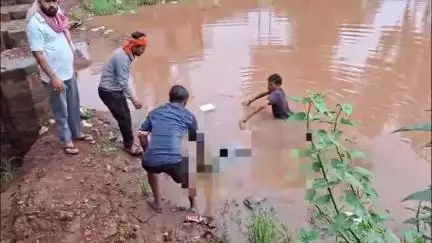 दमोह: बालाकोट में नदी में उतराता मिला महिला का शव, शिनाख़्त के प्रयास जारी