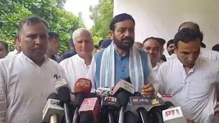 रोहतक: सेक्टर-14 में मुख्यमंत्री नायब सैनी ने पूर्व वित्त मंत्री की माता के निधन पर शोक किया व्यक्त
