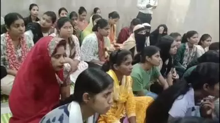 रंका: खपरो रोड पर प्रमुख और मुखिया ने नि:शुल्क कौशल प्रशिक्षण केंद्र का फीता काटकर शुभारंभ किया