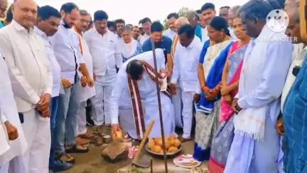 బాన్సువాడ: బీర్కూరులో మహాత్మ బీసీ గురుకుల పాఠశాలలో మరుగుదొడ్ల నిర్మాణానికి భూమి పూజ చేసిన ఎమ్మెల్యే శ్రీనివాస్ రెడ్డి