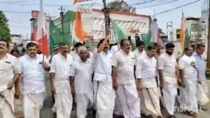 കോട്ടയം: നിലമ്പൂരിലെ യു.ഡി.എഫ്‌ വിജയം, നഗരത്തിൽ ആഹ്ലാദ പ്രകടനം നടത്തി പ്രവർത്തകർ