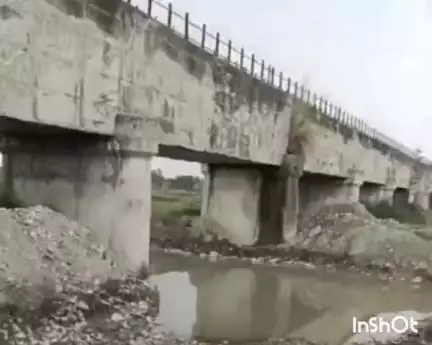 फतेहपुर: मंड क्षेत्र में प्रशासन द्वारा बंद मार्ग को खननकारियों ने फिर खोला, वीडियो सोशल मीडिया पर हुआ वायरल