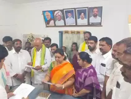 మార్కెట్ యార్డ్ ఛైర్మన్‌గా అంబటి అరుణశ్రీ బాధ్యతలు స్వీకరణ